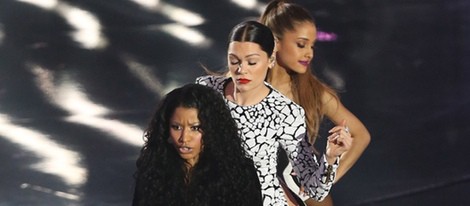 Nicki Minaj, Jessie J y Ariana Grande actuando en los MTV Video Music Awards 2014