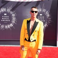 Jeremy Scott en la alfombra roja de los MTV Video Music Awards 2014