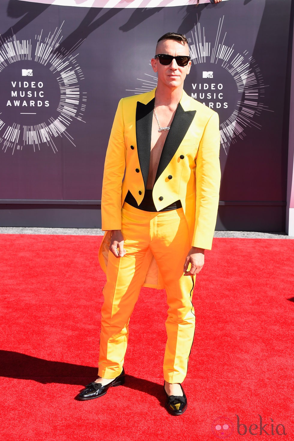 Jeremy Scott en la alfombra roja de los MTV Video Music Awards 2014