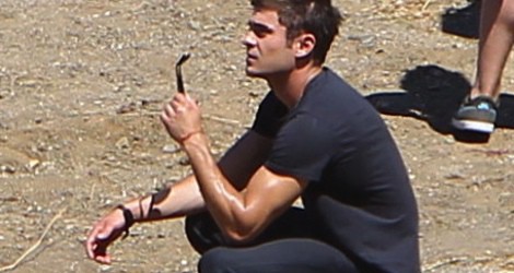 Zac Efron en el rodaje de 'We Are Your Friends' fumando