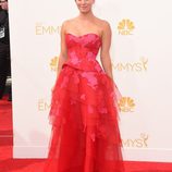 Kaley Cuoco-Sweeting en los Emmy 2014