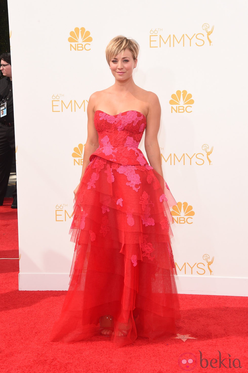 Kaley Cuoco-Sweeting en los Emmy 2014