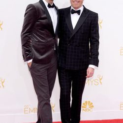 Jesse Tyler Ferguson y Justin Mikita en los Emmys 2014