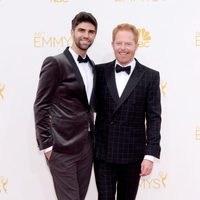 Jesse Tyler Ferguson y Justin Mikita en los Emmys 2014