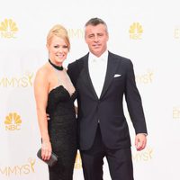 Matt LeBlanc y su novia en la alfombra roja de los Emmys 2014