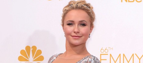 Hayden Panettiere luce su embarazo en la alfombra roja del os Premios Emmy 2014