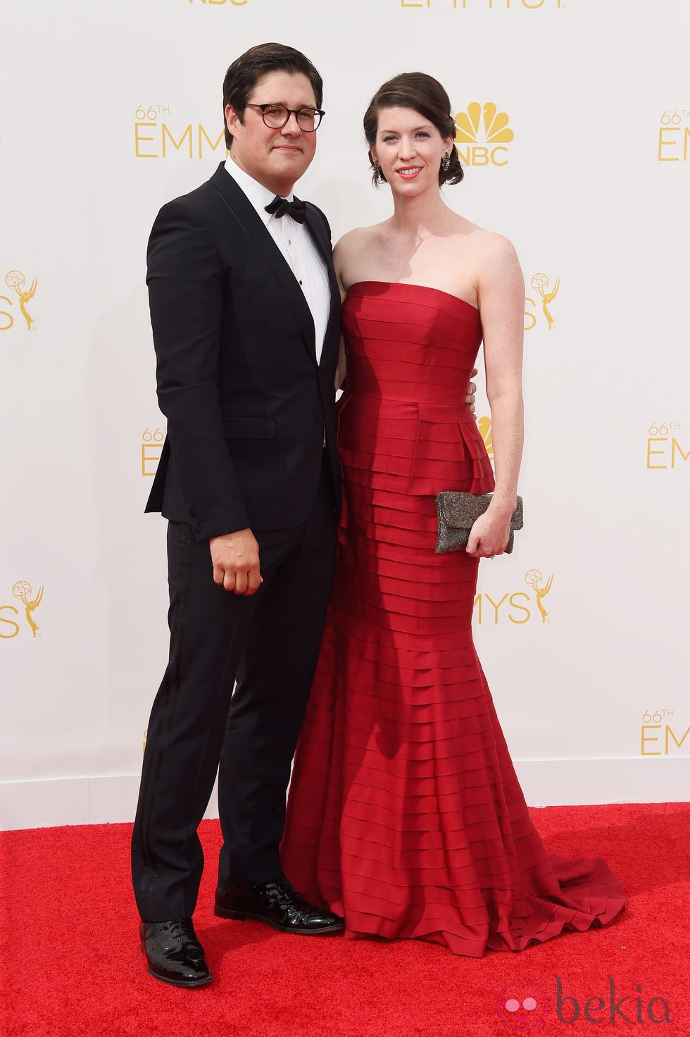 Virginia Donohoe y Rich Sommer en la alfombra roja de los Premios Emmy 2014