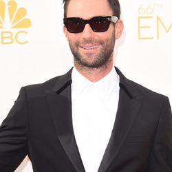 Adam Levine en la alfombra roja de los Premios Emmy 2014