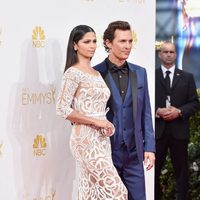 Matthew McConaughey y Camila Alves en la alfombra roja de los Premios Emmy 2014