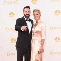 Josh Kelley y Katherine Heigl en la alfombra roja de los Premios Emmy 2014