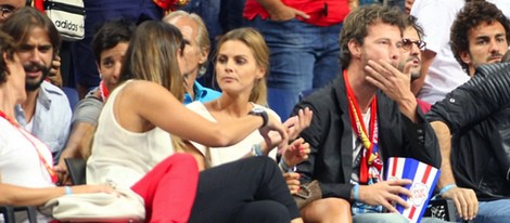 Amaia Salamanca y Eloy Azorín en el partido de baloncesto entre España y Argentina