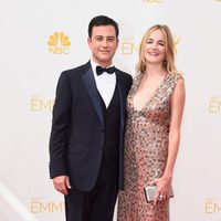 Molly McNearney y Jimmy Kimmel en la alfombra roja de los Premios Emmy 2014