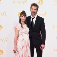 Amanda Peet luce embarazo junto a David Benioff en la alfombra roja de los Premios Emmy 2014