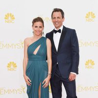 Alexi Ashe y Seth Meyers en la alfombra roja de los Premios Emmy 2014