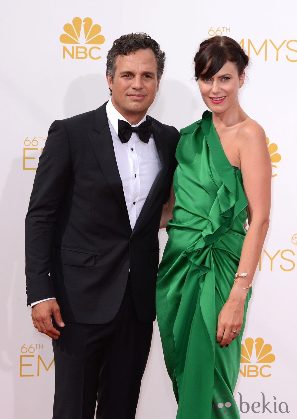 Mark Ruffalo y Sunrise Coigney en la alfombra roja de los Premios Emmy 2014