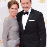 Bryan Cranston y Robin Dearden en la alfombra roja de los Premios Emmy 2014