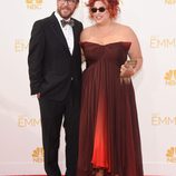 Christopher Noxon y Jenji Kohan en la alfombra roja de los Premios Emmy 2014