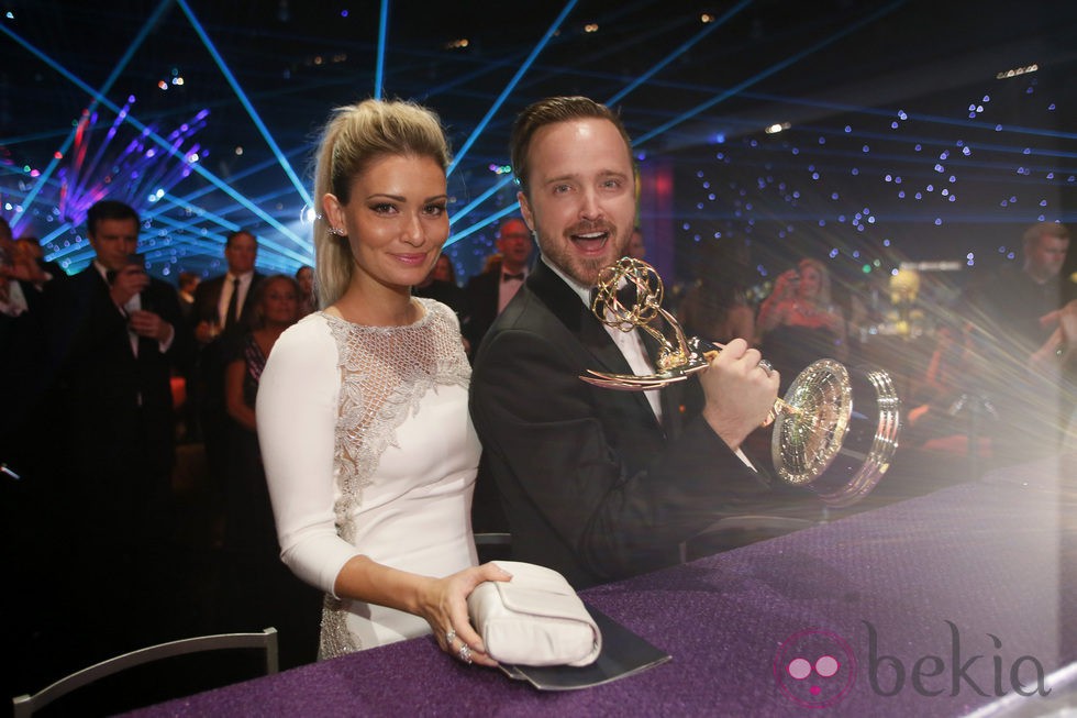 Aaron Paul y Lauren Parsekian en la gala de los Premios Emmy 2014