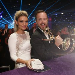 Aaron Paul y Lauren Parsekian en la gala de los Premios Emmy 2014