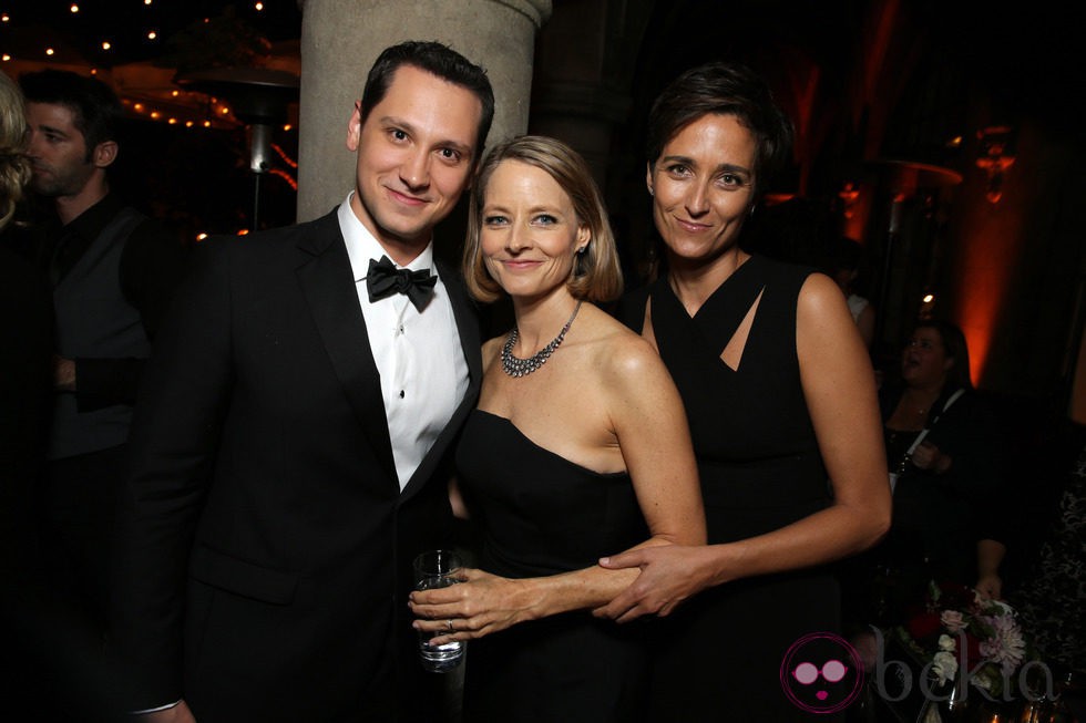 Matt McGorry, Jodie Foster y Alexandra Hedison en la fiesta de Netflix tras los Emmy 2014