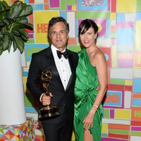 Mark Ruffalo y Sunrise Coigney en la fiesta de HBO tras los Emmy 2014