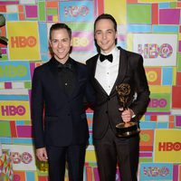 Jim Parsons y Todd Spiewak en la fiesta de HBO tras los Emmy 2014