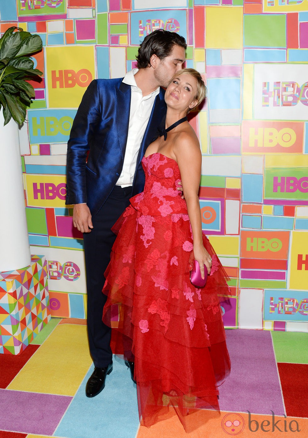 Kaley Cuoco y Ryan Sweeting en la fiesta de HBO tras los Emmy 2014