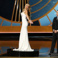 Sofia Vergara posa como una muñeca en los Emmy 2014