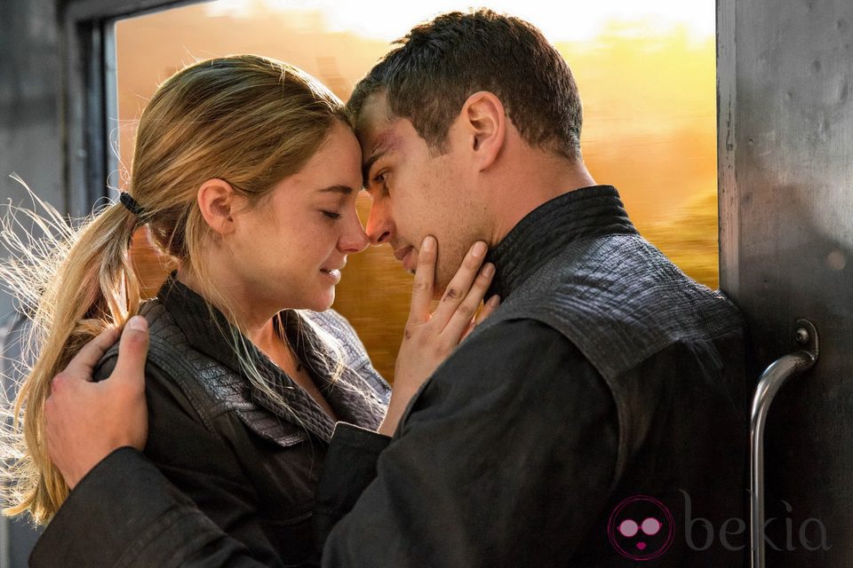 Shailene Woodley y Theo James en 'Divergente'