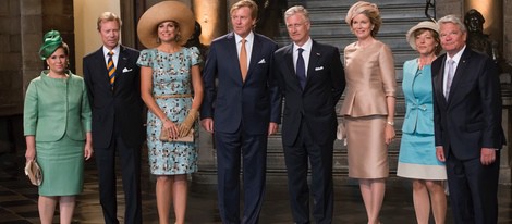 Guillermo Alejandro y Máxima de Holanda con sus invitados, los Grandes Duques de Luxemburgo, los Reyes de Bélgica y el presidente de Alemania, Joachim Gauc