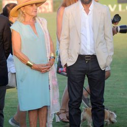 Beatriz de Orleans y Jordi Molla durante la final de copa de oro de polo Bulgari en Sotogrande