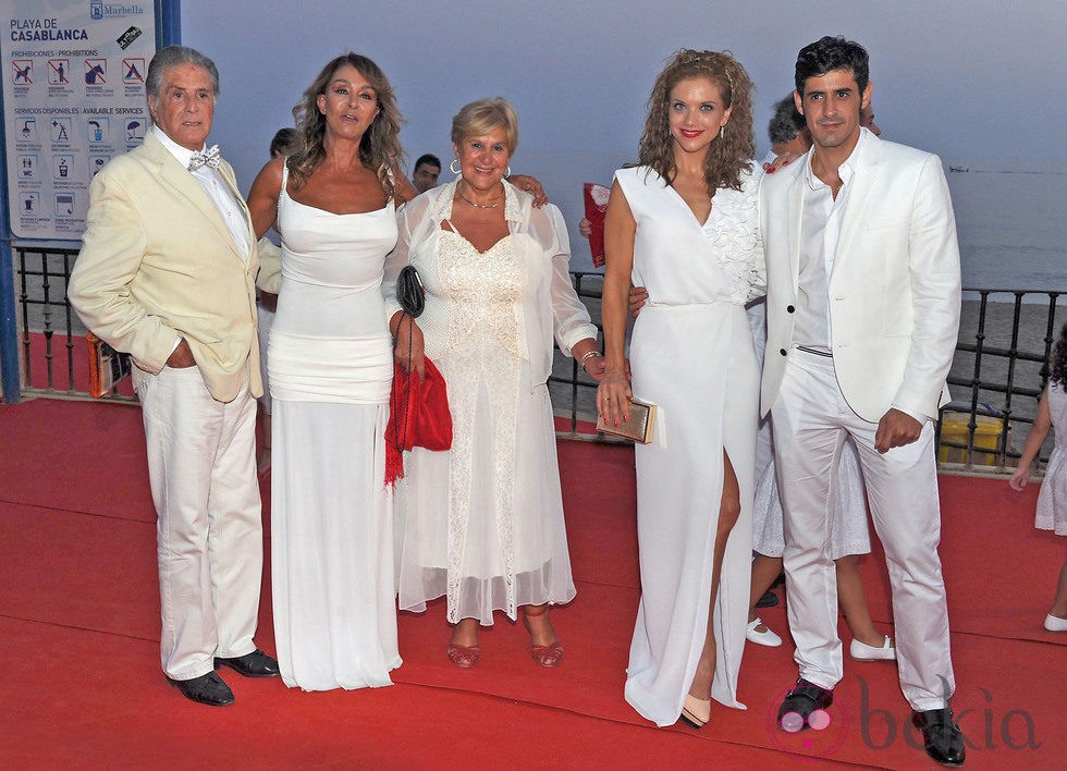 Jaime Ostos, Mari ángeles Grajal, Carmen Bazán, Víctor Janeiro y Beatriz Trapote en la boda de Ramón Mesa