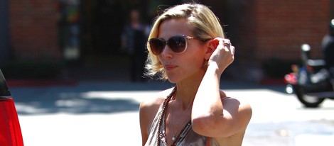 Elsa Pataky tomándose un zumo detox