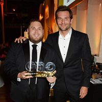 Jonah Hill y Bradley Cooper en los Premios GQ Hombres del Año 2014