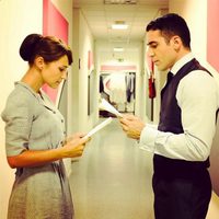 Paula Echevarría y Miguel Ángel Silvestre leyendo los guiones de la segunda temporada de 'Velvet'