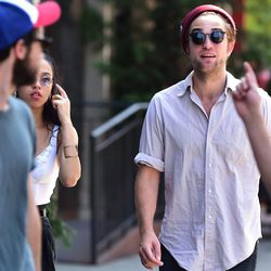 Robert Pattinson junto a Tahliah Debrett Barnett