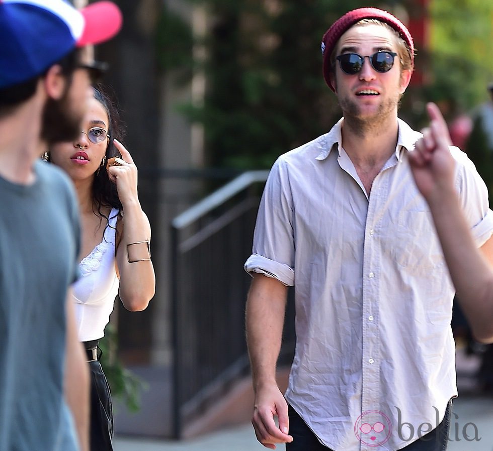 Robert Pattinson junto a Tahliah Debrett Barnett