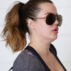 Khloé Kardashian con unos labios extraños por Los Ángeles