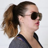 Khloé Kardashian con unos labios extraños por Los Ángeles