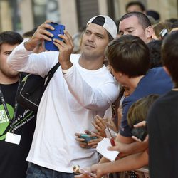 Frank Cuesta atendiendo a sus fans en el estreno de 'Wild Frank' en el FesTVal de Vitoria 2014