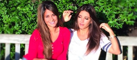 Antonella Roccuzzo y Daniella Semaan posan en Hyde Park tras su reencuentro en Londres