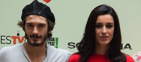 Yon González y Blanca Romero en la presentación de 'Bajo Sospecha' en el FesTVal de Vitoria 2014