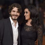 Blanca Romero mira a Yon González en el estreno de 'Bajo Sospecha' en el FesTVal de Vitoria 2014