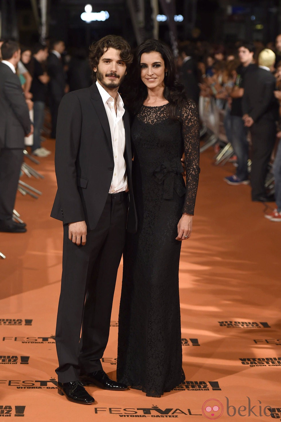 Yon González y Blanca Romero en el estreno de 'Bajo Sospecha' en el FesTVal de Vitoria 2014