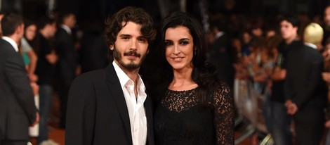 Yon González y Blanca Romero en el estreno de 'Bajo Sospecha' en el FesTVal de Vitoria 2014