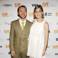 Simon Pegg y Rosamund Pike en el estreno de 'Hector and the Search for Happiness' en el Festival de Toronto 2014