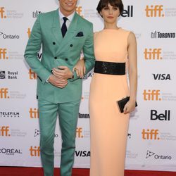 Eddie Redmayne y Felicity Jones en el estreno de 'The Theory of Everything' en el Festival de Toronto 2014