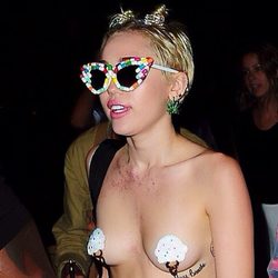 Miley Cyrus en 'topless' en el desfile de Alexander Wang en la Semana de la Moda de Nueva York