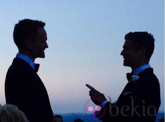 Neil Patrick y David Burtka en el día de su boda 