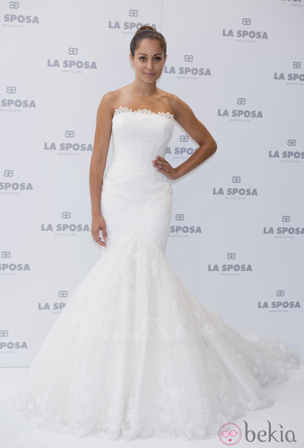 Hiba Abouk posando como imagen de la firma La Sposa